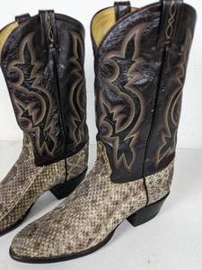 lot 124A image: Tony Lama Snakeskin Cowboy Boots (Size 10.5B) and Matching Belt