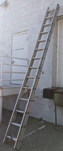 lot 27 image: Werner Craftmaster Heavy Duty 25 Foot Extension Ladder