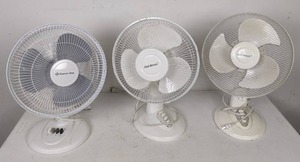lot 238 image: Set of 3 Desk Fans Comfort Zone and Cool Breeze Brands
