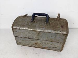 lot 261 image: Vintage Toolbox and Contents