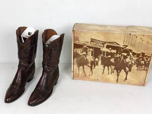 lot 45 image: Luccheses Cowboy Boots Size 10