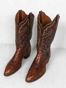 lot 49 image: The El Dorado Mens Cowboy Boots Size 10.5