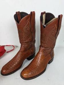 lot 58 image: Loveless Custom Boots & Shoes Cowboy Boots