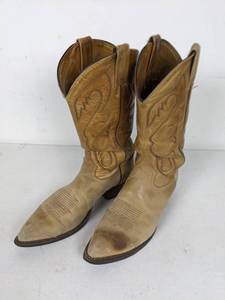 lot 254 image: Tony Lama Leather Cowboy Boots (Size 10.5 B)