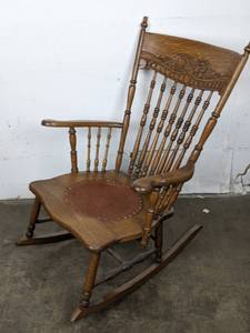 lot 112 image: Charming Vintage Ornate Wood Rocking Chair