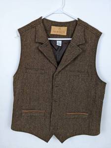 lot 55 image: Schnees Mens Size Large Wool Vest