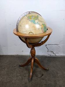 lot 47 image: Vintage Illuminating World Globe