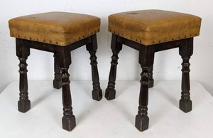 lot 325 image: Beautiful Pair of Padded, Leather Barstools