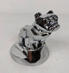 lot 39 image: New Mack Truck Hood Ornament, Silver