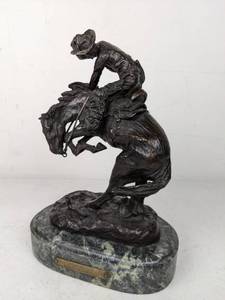 lot 4 image: Beautiful Statue of Rattlesnake by Fredrick Remington