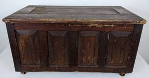 lot 324 image: Beautiful Antique Trunk on Casters
