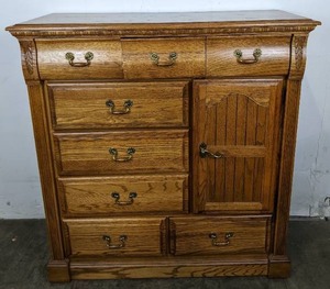 lot 22 image: Vintage Eight Drawer Dresser with Cabinet
