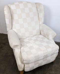 lot 23 image: Unique Cream Checked Recliner