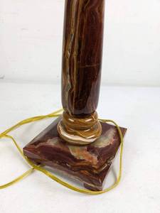 lot 347 image: Beautiful Marble Base Table Lamp with Shade