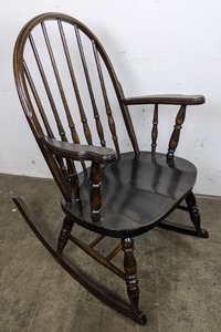 lot 358 image: Beautiful Solid Wood Rocking Chair