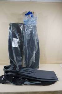 lot 76 image: Cressi Gara SCUBA Fins - 2000HF3000