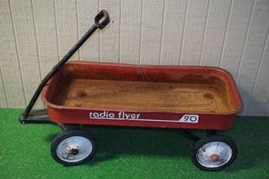 lot 164 image: Vintage Radio Flyer 90 Wagon