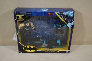 lot 172 image: NEW DC Moto-Tank Bane vs Batman Toy Set