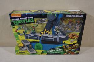 lot 191 image: Teenage Mutant Ninja Turtles Battlesnap Sewer Slam Game