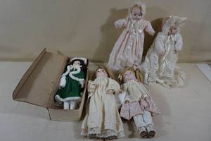 lot 198 image: Vintage Porcelain Collector Dolls