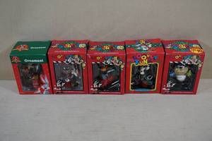 lot 199 image: Vintage Looney Tunes Christmas Ornaments