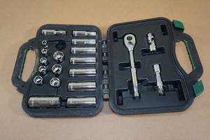 lot 208 image: Masterforce Ratchet and Socket Set