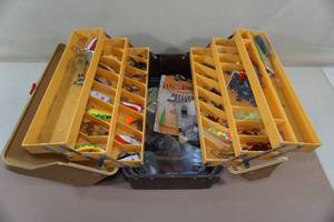 lot 225 image: Old Pal Tackle Box with Spoons, Crank Baits, Hooks