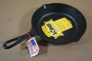 lot 238 image: NEW Lodge 8 Cast Iron Skillet