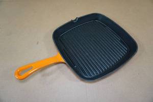 lot 239 image: Cuisinart 9-14 Enameled Cast Iron Skillet