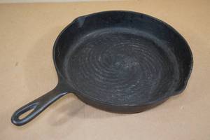 lot 240 image: Vintage Birmingham Stove #10 Cast Iron Skillet - 12-716