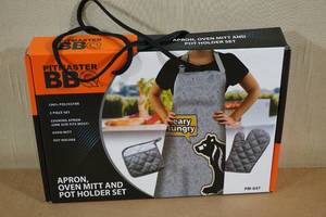 lot 241 image: NEW Pitmaster BBQ Apron and Oven Mitt Set