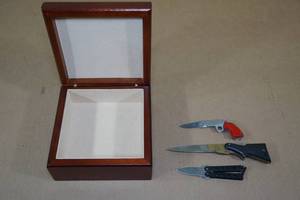 lot 245 image: Novelty Miniature Knives - Pistol, Rifle, Butterfly