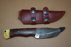 lot 252 image: NEW Handmade Damascus Style Blade Hunting Knife - African Walnut Handle