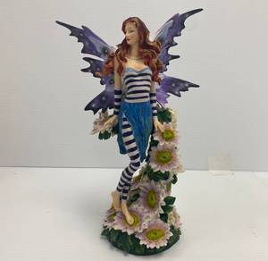 lot 9 image: Fantasy Fairy Statue  NIB