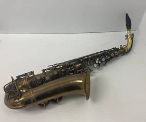 lot 11 image: Vintage Early 1900s Holton Saxophone