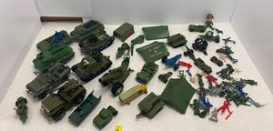 lot 12 image: Vintage Plastic Army men And Vehicles