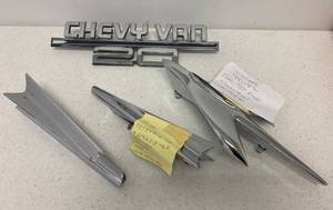lot 44 image: Vintage Automotive Emblems
