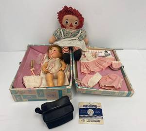 lot 52 image: Tiny Tears Doll In Original Case . View Master With Duluth MN Reel