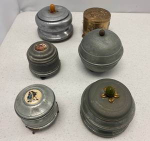lot 59 image: Antique Wind Up Music PowderVanity Box