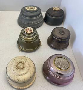lot 60 image: Antique Wind Up Music PowderVanity Box