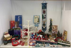lot 75 image: Large Christmas Lot