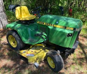 John Deere 318 Riding Lawn Mower