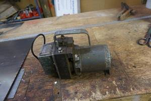 lot 11 image: Robinair Brand Model 15102B High Vacuum Pump