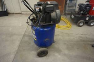 lot 6 image: Campbell Hausfeld 30 Gallon 5 hp Air Compressor On Wheeled Stand