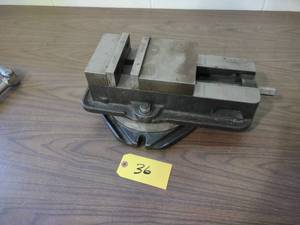 lot 36 image: 6 Machine Vise with Swivel Base...