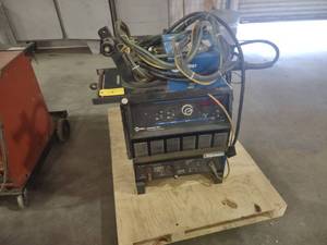lot 14 image: Miller Deltaweld 302 CV DC Welding ...