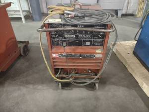 lot 15 image: Lincoln Idealarc Tig 250250 Variab...