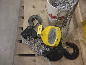 lot 21 image: OZ Lifting Products 10 Ton Chain Ho...