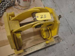 lot 23 image: OZ Lifting Products 10 Ton Adjustab...