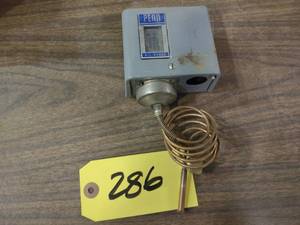 lot 286 image: Penn Pressure Meter...